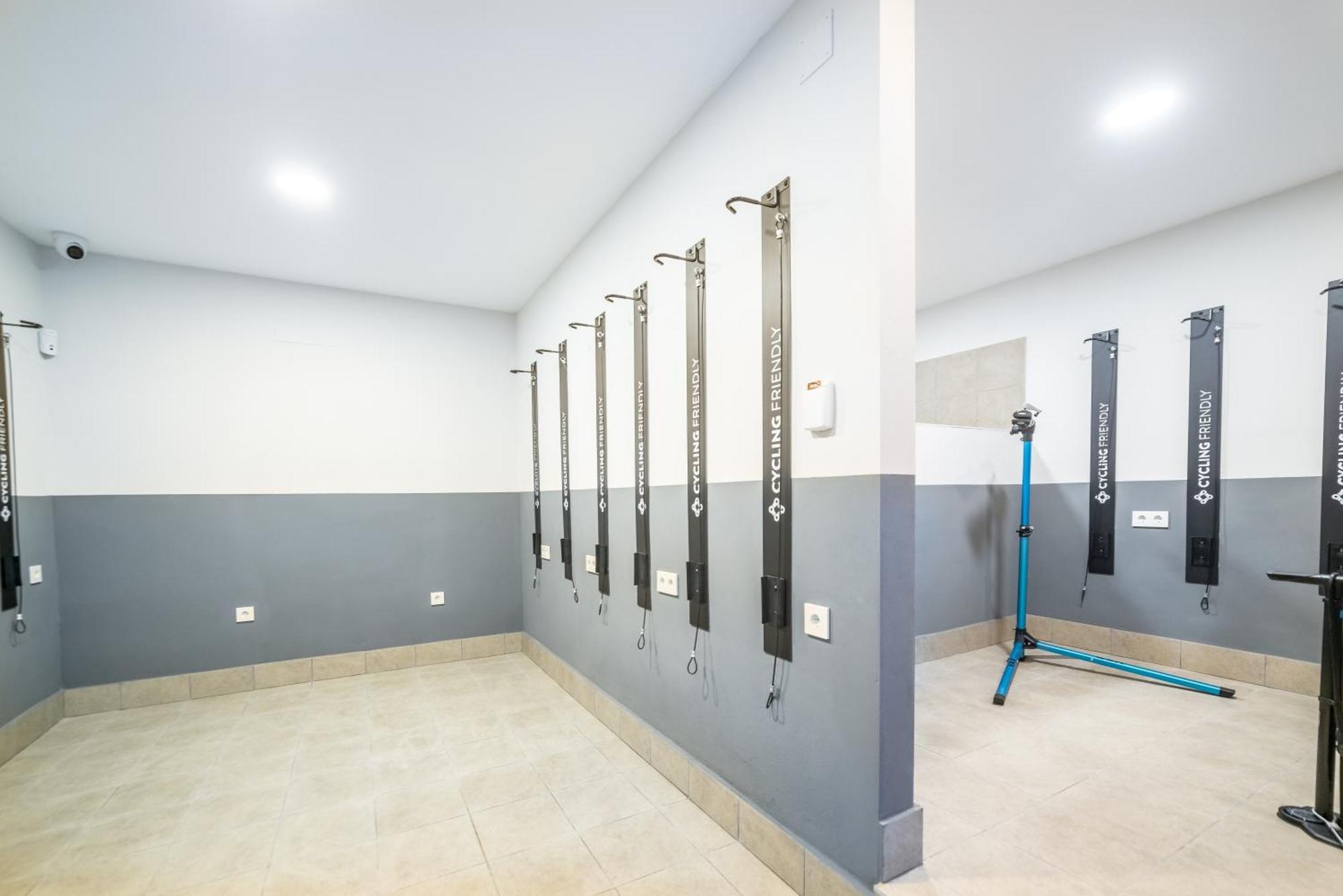 Torreluz Suites Almeria Bagian luar foto