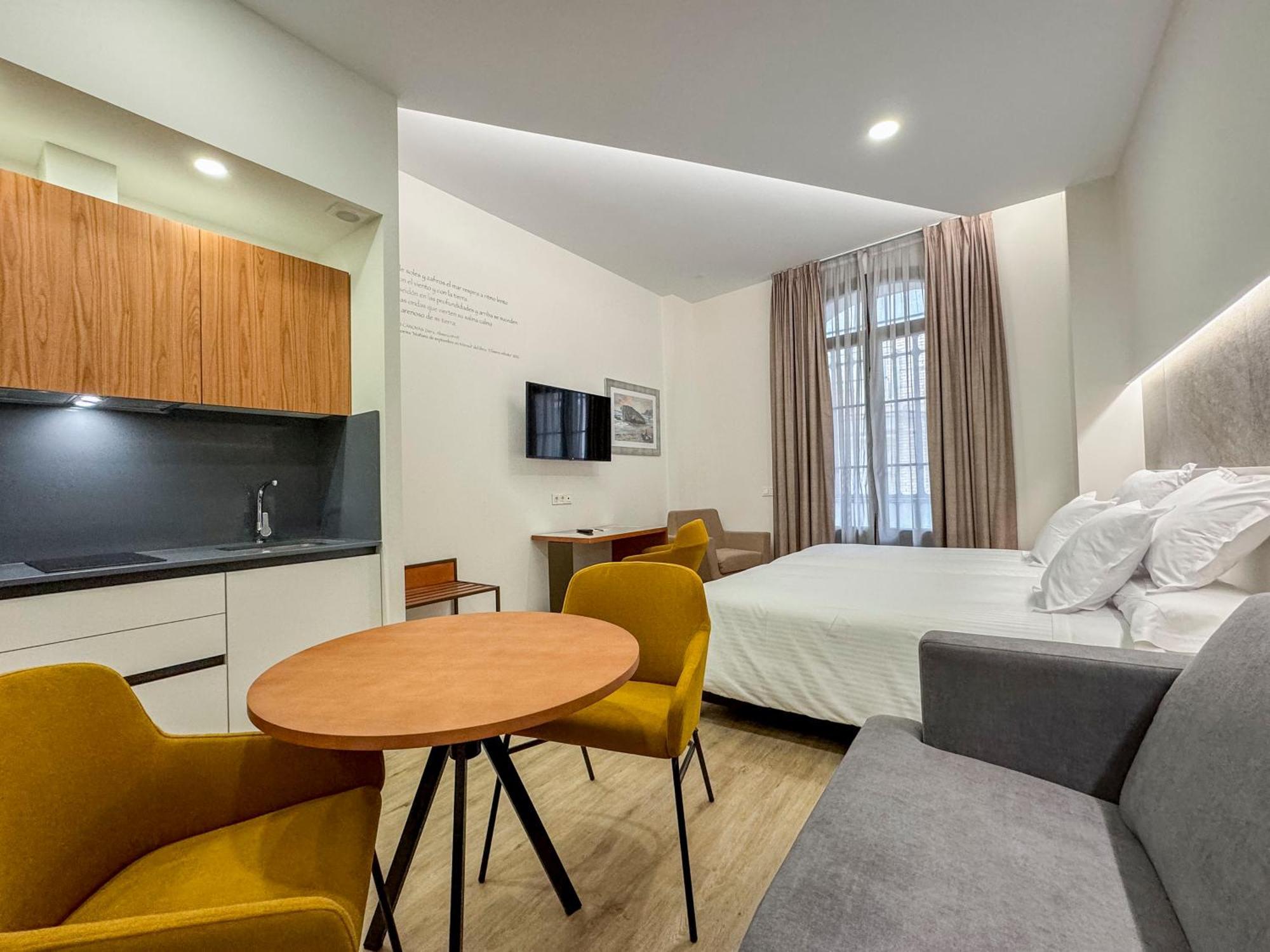 Torreluz Suites Almeria Bagian luar foto