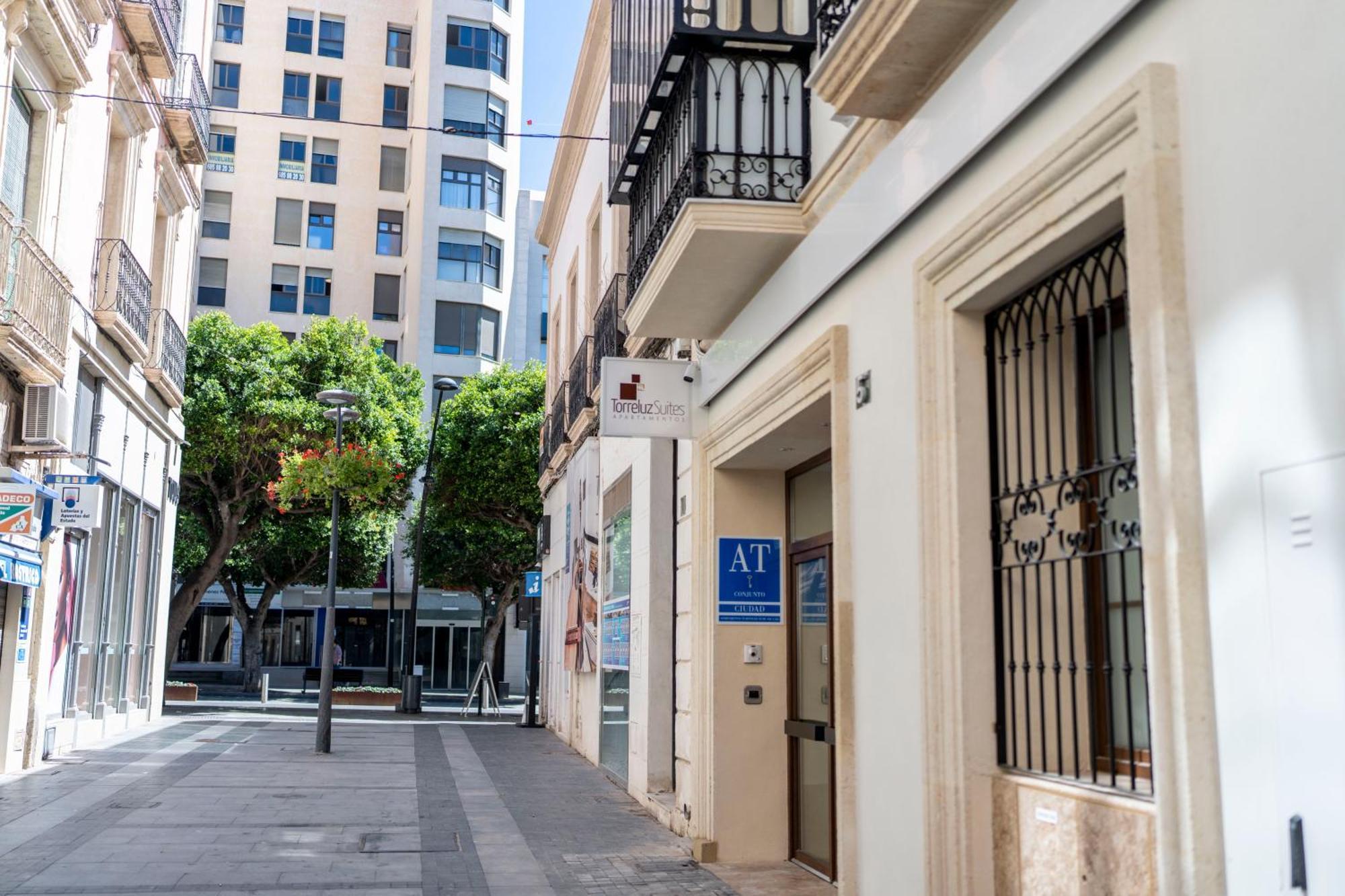 Torreluz Suites Almeria Bagian luar foto